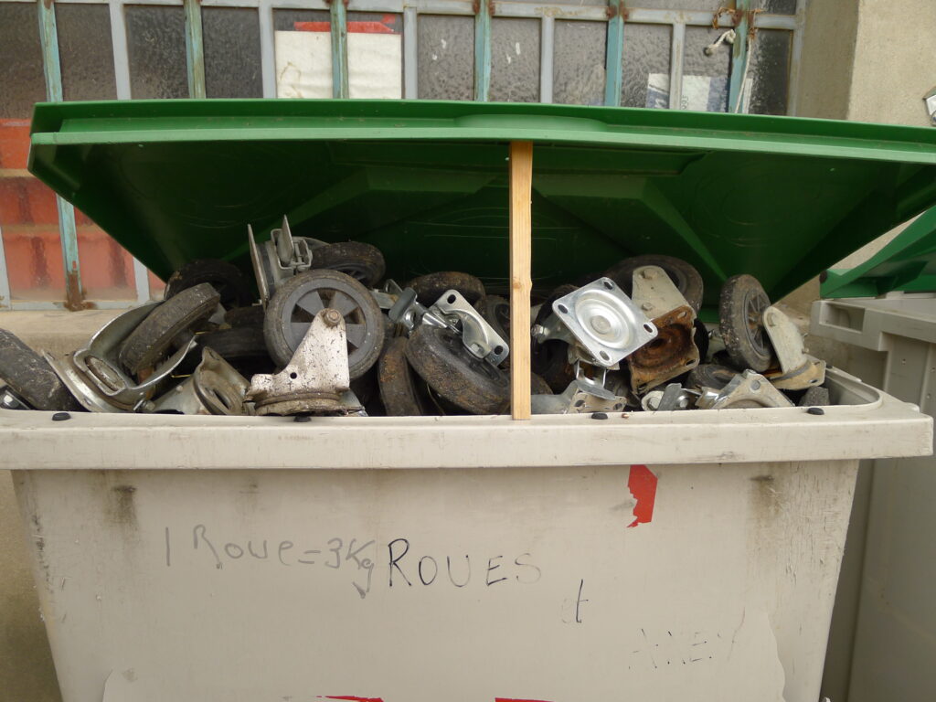 roues de poubelles grand format
